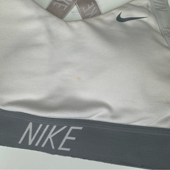 Nike sports bra - Picture 2 of 5
